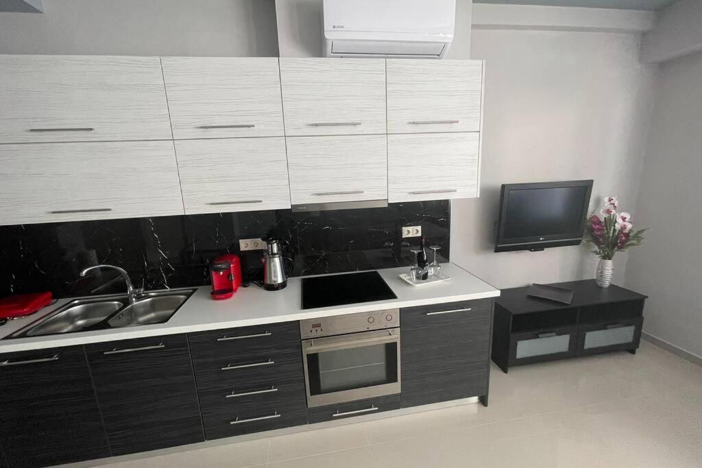 Maxim Deluxe Apartment Nea Alikarnassos Bagian luar foto